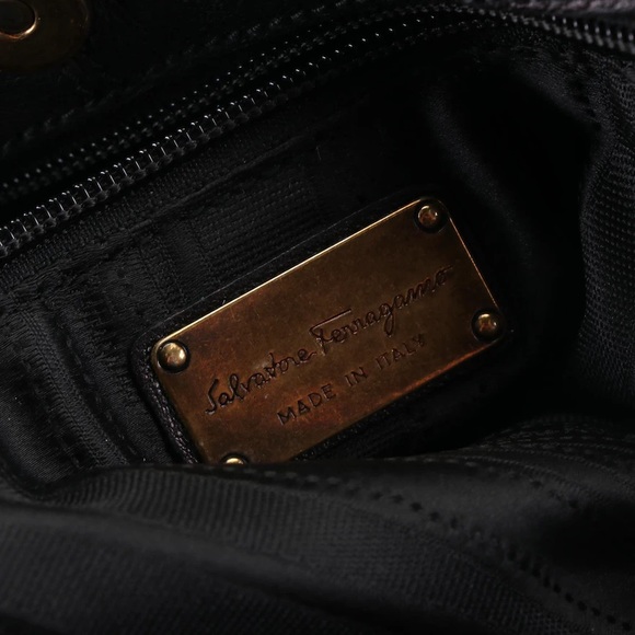 Salvatore Ferragamo Vara Bow Pleated Soft Tote in Leather - Picture 5 of 9